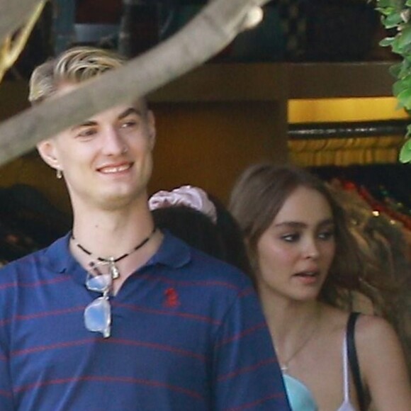 Exclusif - Lily-Rose Depp fait du shopping à West Hollywood, le 7 juin 2017.