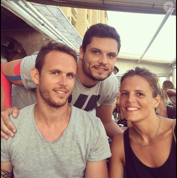 Laure Manaudou posant avec ses deux frères Nicolas et Florent. Photo postée sur Instagram le 3 août 2016.