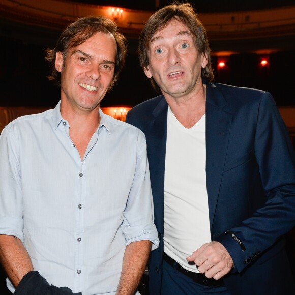 Exclusif - Sébastien Thiery et Pierre Palmade - Jean-Claude Camus remet les insignes de Chevalier dans l'Ordre des Arts et des Lettres à Jean Robert-Charrier au théâtre de la Porte Saint-Martin à Paris le 19 juin 2017. © Coadic Guirec/Bestimage