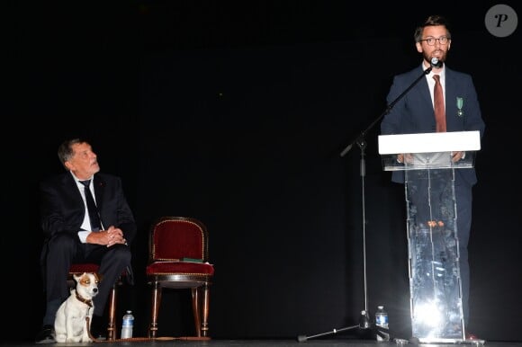 Exclusif - Jean-Claude Camus et Jean Robert-Charrier - Jean-Claude Camus remet les insignes de Chevalier dans l'Ordre des Arts et des Lettres à Jean Robert-Charrier au théâtre de la Porte Saint-Martin à Paris le 19 juin 2017. © Coadic Guirec/Bestimage