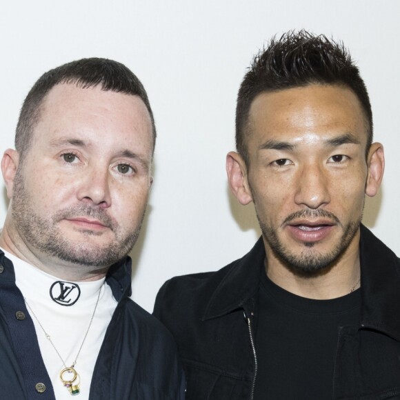 Le styliste Kim Jones et Hidetoshi Nakata - Backstage du défilé de mode Louis Vuitton Hommes printemps-été 2018 au Palais Royal à Paris. Le 22 juin 2017. © Olivier Borde / Bestimage