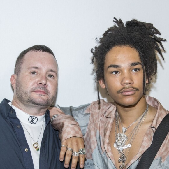 Le styliste Kim Jones et Luka Sabbat - Backstage du défilé de mode Louis Vuitton Hommes printemps-été 2018 au Palais Royal à Paris. Le 22 juin 2017. © Olivier Borde / Bestimage