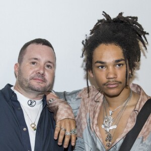 Le styliste Kim Jones et Luka Sabbat - Backstage du défilé de mode Louis Vuitton Hommes printemps-été 2018 au Palais Royal à Paris. Le 22 juin 2017. © Olivier Borde / Bestimage