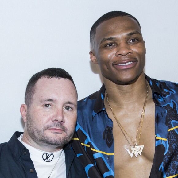 Le styliste Kim Jones et Russell Westbrook - Backstage du défilé de mode Louis Vuitton Hommes printemps-été 2018 au Palais Royal à Paris. Le 22 juin 2017. © Olivier Borde / Bestimage