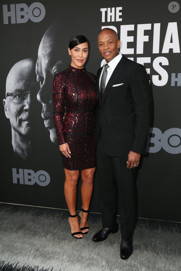 Dr. Dre et sa femme Nicole Young à l'avant-première de The Defiant Ones de HBO au Studio Paramount, à Los Angeles, le 22 juin 2017.
