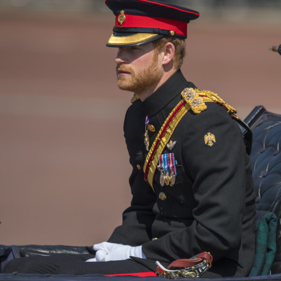 Le prince Harry avec la famille royale britannique lors de la parade "Trooping the colour" à Londres le 17 juin 2017.