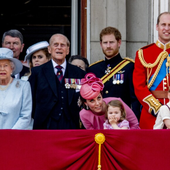 Le prince Harry avec la famille royale britannique lors de la parade "Trooping the colour" à Londres le 17 juin 2017.