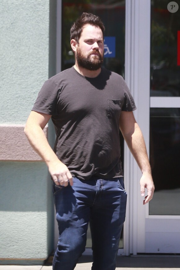 Exclusif - Mike Comrie se balade dans les rues de Studio City, le 18 mai 2017