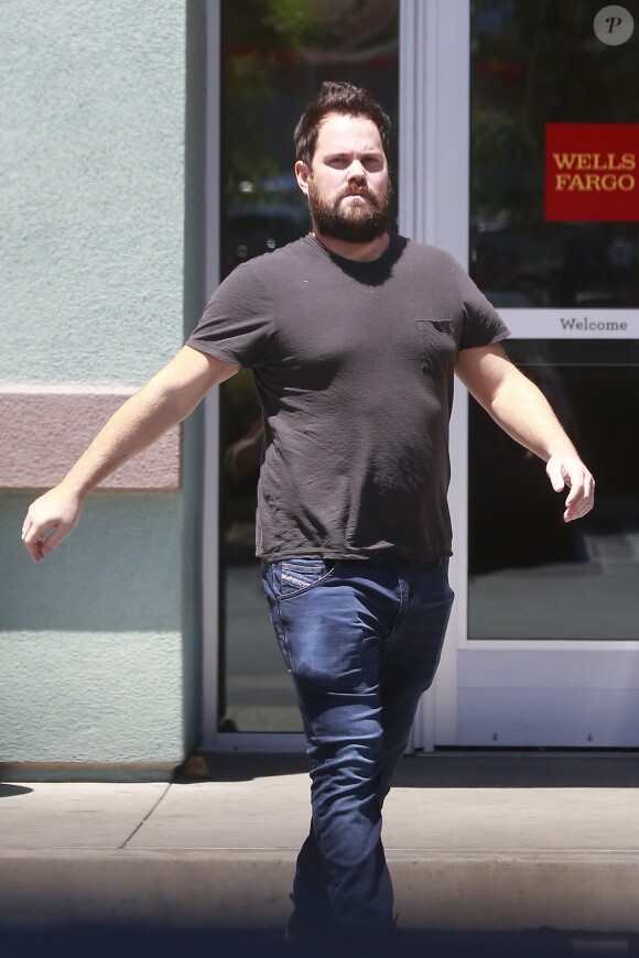 Exclusif - Mike Comrie se balade dans les rues de Studio City, le 18 mai 2017