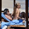 Victoria Swarovski (Victoria S) et son mari Werner Mürz se relaxent après leur mariage sur la plage de Porto Cervo en Italie le 24 juin 2017.