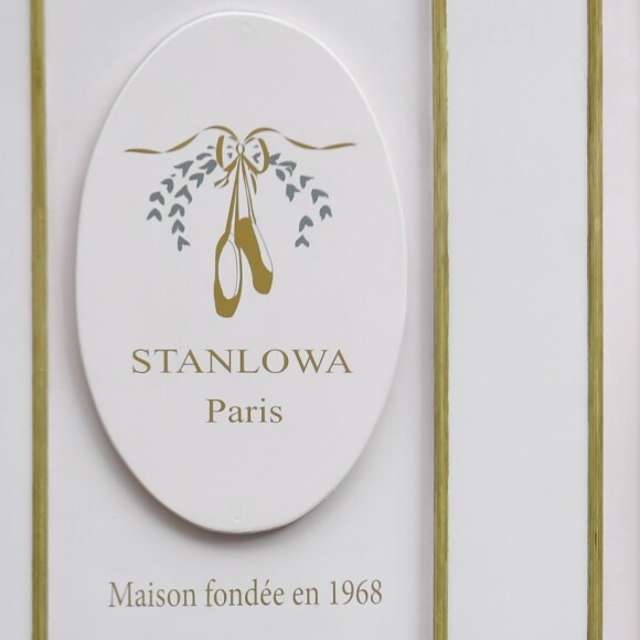 Céline Dion et ses enfants Eddy et Nelson ont quitté l'hôtel Royal Monceau pour aller à la boutique Stanlowa à Paris, le 27 juin 2017.