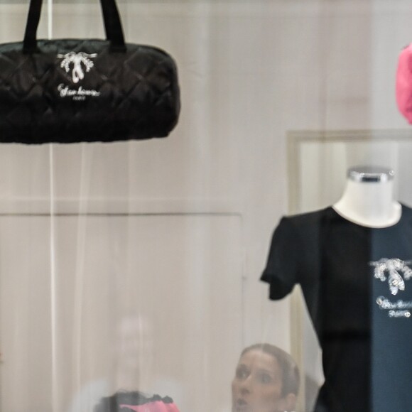 Céline Dion et ses enfants Eddy et Nelson ont quitté l'hôtel Royal Monceau pour aller à la boutique Stanlowa à Paris, le 27 juin 2017.
