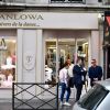 Céline Dion et ses enfants Eddy et Nelson ont quitté l'hôtel Royal Monceau pour aller à la boutique Stanlowa à Paris, le 27 juin 2017.