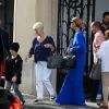 La chanteuse Céline Dion et ses enfants Eddy et Nelson sortent de l'hôtel Royal Monceau pour aller à la boutique Stanlowa à Paris le 27 juin 2017