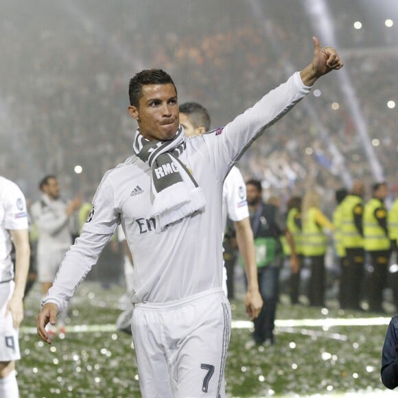 Cristiano Ronaldo et son fils Cristiano Ronaldo Jr - Cérémonie organisée au stade Santiago-Bernabeu de Madrid en l'honneur des joueurs du Real Madrid champions d'Europe le 29 mai 2016.