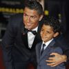 Cristiano Ronaldo et son fils Cristiano Ronaldo Jr - Première du film "Ronaldo" à Londres le 9 novembre 2015.