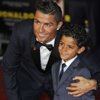 Cristiano Ronaldo papa de jumeaux : Première photo en famille avec ses bébés