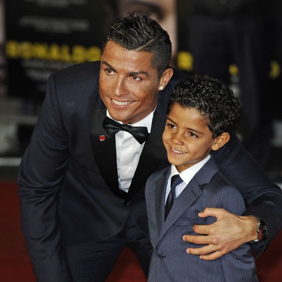 Cristiano Ronaldo et son fils Cristiano Ronaldo Jr - Première du film "Ronaldo" à Londres le 9 novembre 2015.