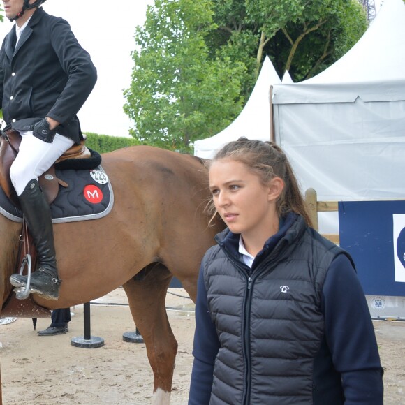 Exclusif - Guillaume Canet et sa nièce Paloma de Crozals - Détente lors du Longines Paris Eiffel Jumping au Champ de Mars à Paris, le 1er juillet 2017. © Borde-Veeren/Bestimage