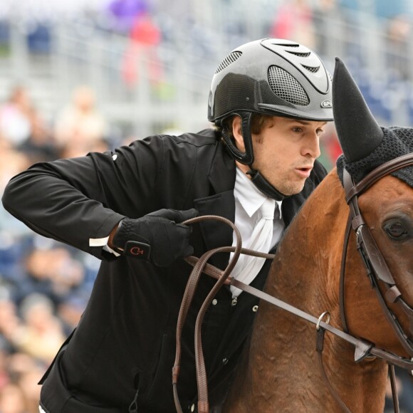 Guillaume Canet sur Babeche 222 - Prix BFM Business (1.40m) lors du Longines Paris Eiffel Jumping au Champ de Mars à Paris, France, le 2 juillet 2017. © Pierre Perusseau/Bestimage