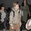 Exclusif - Angelina Jolie arrivant à l'aéroport de Los Angeles avec ses enfants Le 17 juin 2017