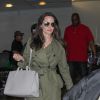 Exclusif - Angelina Jolie arrivant à l'aéroport de Los Angeles avec ses enfants Le 17 juin 2017