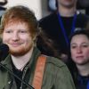 Ed Sheeran chante sur le plateau du "NBC's Today Show" au Rockefeller Plaza à New York, le 8 mars 2017