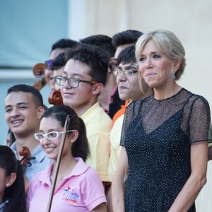 Le Président de la République Française, Emmanuel Macron et sa femme la Première dame Brigitte Macron (Trogneux) accueillent le président de la République de Colombie Juan Manuel Santos et sa femme la Première dame Clemencia Rodriguez au Palais de L'Elysée à Paris, France, le 21 juin 2017. © Cyril Moreau/Bestimage French