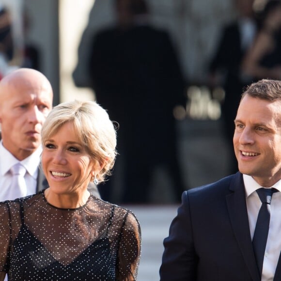 Le Président de la République Française, Emmanuel Macron et sa femme la Première dame Brigitte Macron (Trogneux) accueillent le président de la République de Colombie Juan Manuel Santos et sa femme la Première dame Clemencia Rodriguez au Palais de L'Elysée à Paris, France, le 21 juin 2017. © Cyril Moreau/Bestimage