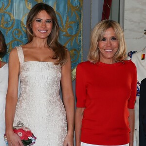 Mélania Trump ( femme du président américain D.Trump), Brigitte Macron (Trogneux) femme du président français Emmanuel Macron - Les conjoints des chefs d'États du G7 en visite à Catane en Sicile le 26 mai 2017 © Sébastien Valiela / Bestimage