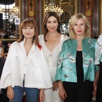 Fashion Week : Karin Viard retrouve Elsa Zylberstein et Isabelle Huppert