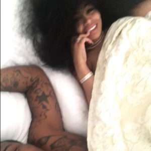 Blac Chyna au lit avec un autre homme sur Instagram, elle fait sensation.