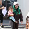 Blac Chyna à la sortie d'un salon de manucure avec sa fille Dream dans les rues de North Hollywood, le 7 juillet 2017.