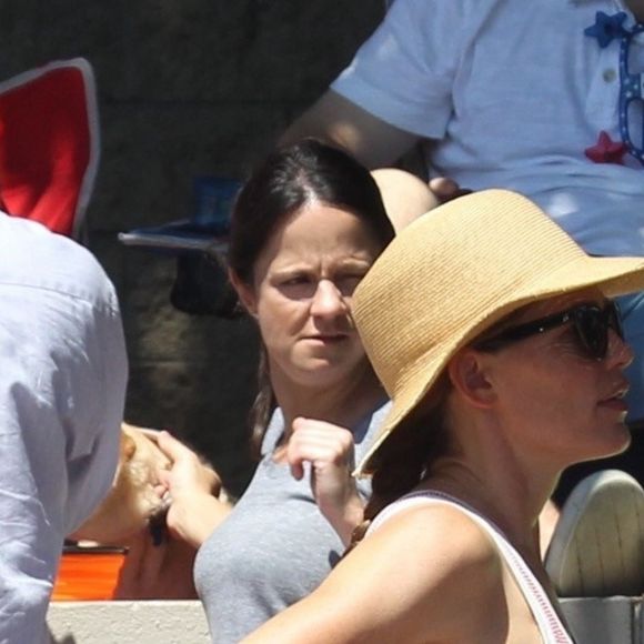 Ben Affleck et Jennifer Garner assistent avec leurs enfants Violet, Seraphina et Samuel à la parade patriotique du 4 juillet à Pacific Palisades, le 4 juillet 2017