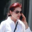 Exclusif - Priscilla Presley semble pleurer au téléphone dans les rues de Brentwood, le 29 juin 2017  Exclusive - Priscilla Presley was visibly upset and appeared to be crying as she spoke with someone on her phone in her car in Brentwood, CA. 29th june 201729/06/2017 - Los Angeles