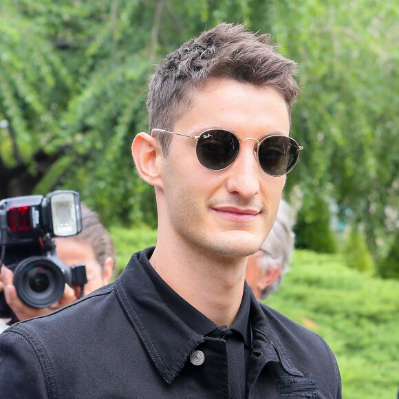 Pierre Niney arrive au défilé de mode Dior homme printemps-été 2018 au Grand Palais à Paris, France, on June 24, 2017. © CVS/Veeren/Bestimage