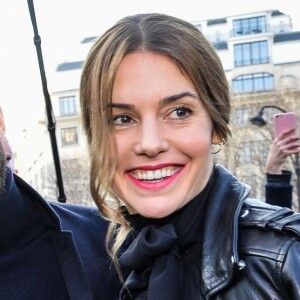 Pierre Niney et sa compagne Natasha Andrews  - Arrivées au défilé de mode "Dior Homme", collection Hommes Automne-Hiver 2017/2018 au Grand Palais à Paris. Le 21 janvier 2017