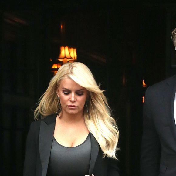 Jessica Simpson et son mari Eric Johnson sortent du Bowery Hotel à New York, le 20 avril 2017