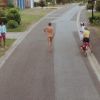 Christophe Willem les fesses à l'air dans le clip de Marlon Brando