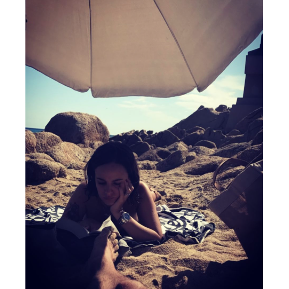 Alizée à la plage à Ajaccio avec Grégoire Lyonnet, le 11 juillet 2017.