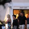 Kris Jenner fait du shopping à Saint-Tropez, Côte d'Azur, France, le 10 juillet 2017.
