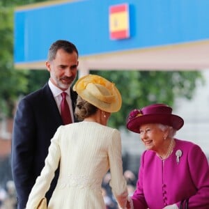 Le roi Felipe VI et la reine Letizia d'Espagne, la reine Elisabeth II d'Angleterre, le prince Philip, duc d'Edimbourg - Le couple royal d'Espagne reçu au palais de Buckingham par la famille royale d'Angleterre à Londres. Le 12 juillet 2017  Reception ceremony on occasion for their official visit to United Kingdom in London on Wednesday 12 July 2017. On the first day of their 3 day tour of United Kingdom12/07/2017 - Londres