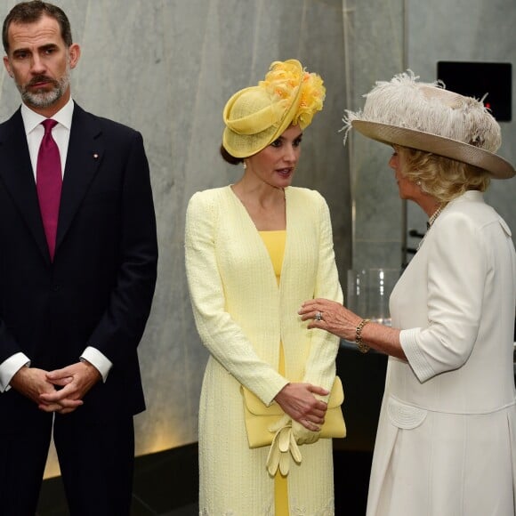 Le roi Felipe VI et la reine Letizia d'Espagne reçus par le prince Charles et Camilla Parker Bowles, duchesse de Cornouailles, à Londres. Le 12 juillet 2017  The Prince of Wales and the Duchess of Cornwall greet King Felipe VI and Letizia of Spain at his hotel in central London at the start of the King's State Visit to the UK.12/07/2017 - Londres