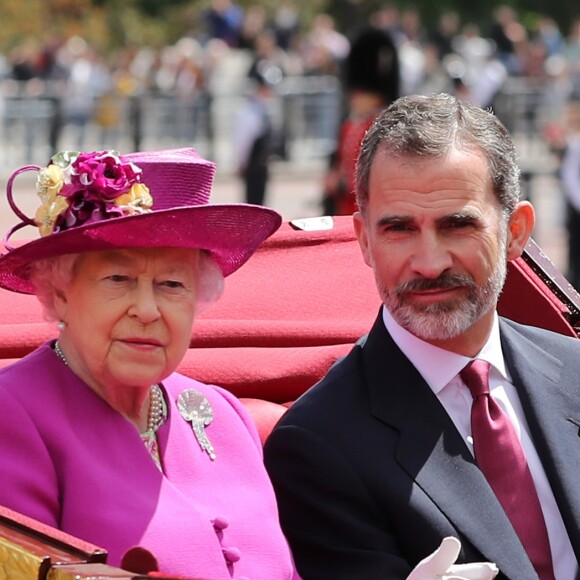 La reine Elisabeth II d'Angleterre et le roi Felipe VI d'Espagne - Le couple royal d'Espagne reçu au palais de Buckingham par la famille royale d'Angleterre à Londres. Le 12 juillet 2017  Queen Elizabeth II and King Felipe VI of Spain arrive in the State Carriage at Buckingham Palace, London during the King's State Visit to the UK.12/07/2017 - Londres