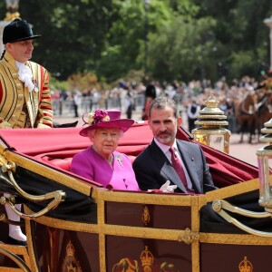 La reine Elisabeth II d'Angleterre et le roi Felipe VI d'Espagne - Le couple royal d'Espagne reçu au palais de Buckingham par la famille royale d'Angleterre à Londres. Le 12 juillet 2017  Queen Elizabeth II and King Felipe VI of Spain arrive in the State Carriage at Buckingham Palace, London during the King's State Visit to the UK.12/07/2017 - Londres
