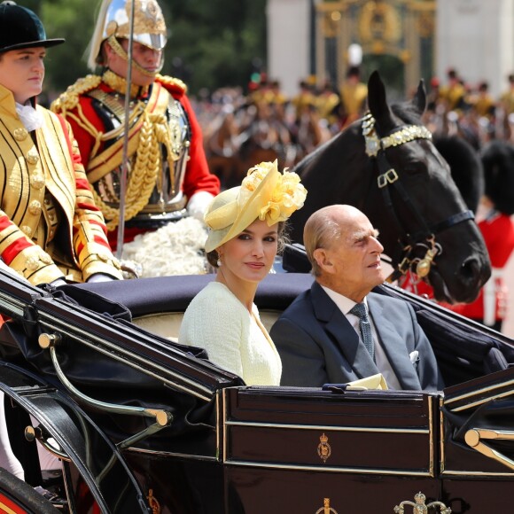 La reine Letizia d'Espagne et le prince Philip, duc d'Edimbourg - Le couple royal d'Espagne reçu au palais de Buckingham par la famille royale d'Angleterre à Londres. Le 12 juillet 2017  The Duke of Edinburgh and Queen Letizia of Spain arrive in the State Carriage at Buckingham Palace, London during King Felipe VI's State Visit to the UK.12/07/2017 - Londres