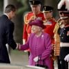 Le roi Felipe VI d'Espagne et la reine Elisabeth II d'Angleterre - Cérémonie de bienvenue au palais Buckingham à Londres. Le 12 juillet 2017  King Felipe VI of Spain is greeted by Queen Elizabeth II during a ceremonial welcome for his State Visit to the UK on Horse Guards Parade, London.12/07/2017 - Londres