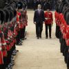 Le roi Felipe VI d'Espagne - Cérémonie de bienvenue au palais Buckingham à Londres. Le 12 juillet 2017  King Felipe VI of Spain inspects a guard of honour during a Ceremonial Welcome on Horse Guards Parade in London.12/07/2017 - Londres