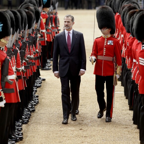 Le roi Felipe VI d'Espagne - Cérémonie de bienvenue au palais Buckingham à Londres. Le 12 juillet 2017  King Felipe VI of Spain inspects a guard of honour during a Ceremonial Welcome on Horse Guards Parade in London.12/07/2017 - Londres