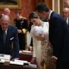 Le roi Felipe VI et la reine Letizia d'Espagne, la reine Eisabeth II d'Angleterre et le prince Philip, duc d'Edimbourg - Visite de la Galerie de la Reine au palais de Buckingham à Londres. Le 12 juillet 2017  Queen Elizabeth II, the Duke of Edinburgh and Spain's King Felipe and Queen Letizia look at a display of Spanish items from the Royal Collection at Buckingham Palace, London during the King's State Visit to the UK.12/07/2017 - Londres